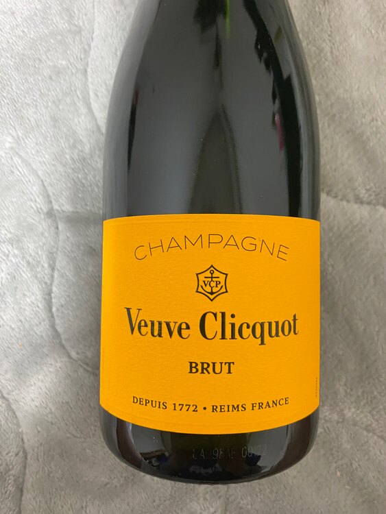 ヴーヴ・クリコイエローブリュット（お酒）の商品画像 - 査定依頼日：2025年4月27日