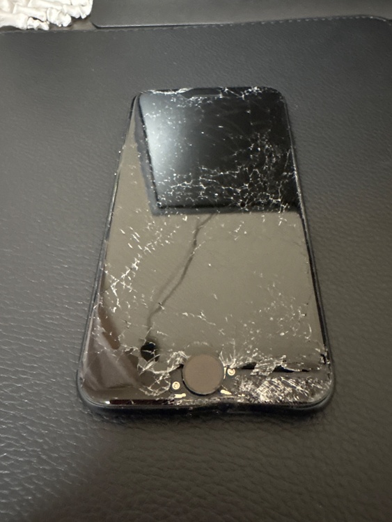 iPhoneSE 第3世代（スマホ）の商品画像 - 査定依頼日：2026年8月3日 - 最高査定価格：14,000円