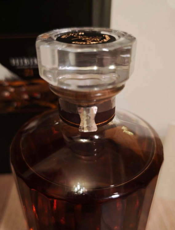 【新品・国内未発売】サントリー 響 21年〈花鳥風月〉意匠ボトル— 専用箱・冊子（お酒）の商品画像 - 査定依頼日：2026年1月31日 - 最高査定価格：95,000円