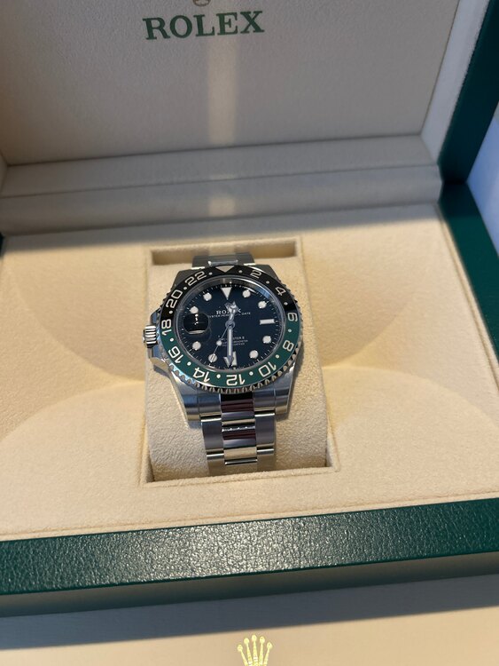 ロレックス GMTマスター 126720VTNr（高級時計）の商品画像 - 査定依頼日：2025年5月25日 - 最高査定価格：2,220,000円