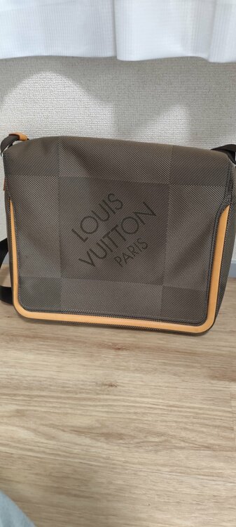 ダミエジェアン メサジェ ブラック ショルダーバッグ（古着・ファッション）の商品画像 - 査定依頼日：2026年2月28日 - 最高査定価格：21,000円