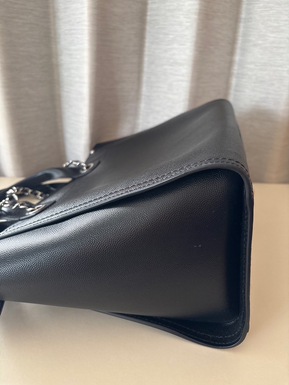 トートバックスタッズサルバー金具（ブランドバッグ）の商品画像 - 査定依頼日：2026年9月2日 - 最高査定価格：100,000円