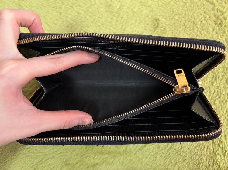 サンローラン　長財布（ブランド財布・小物）の商品画像 - 査定依頼日：2025年3月10日 - 最高査定価格：10,000円