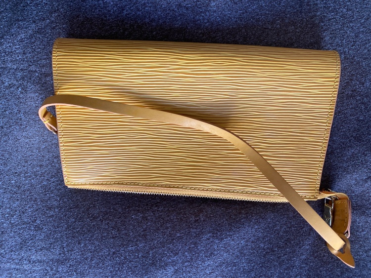 ルイヴィトン エピ （ブランドバッグ）の商品画像 - 査定依頼日：2026年3月20日 - 最高査定価格：50,000円