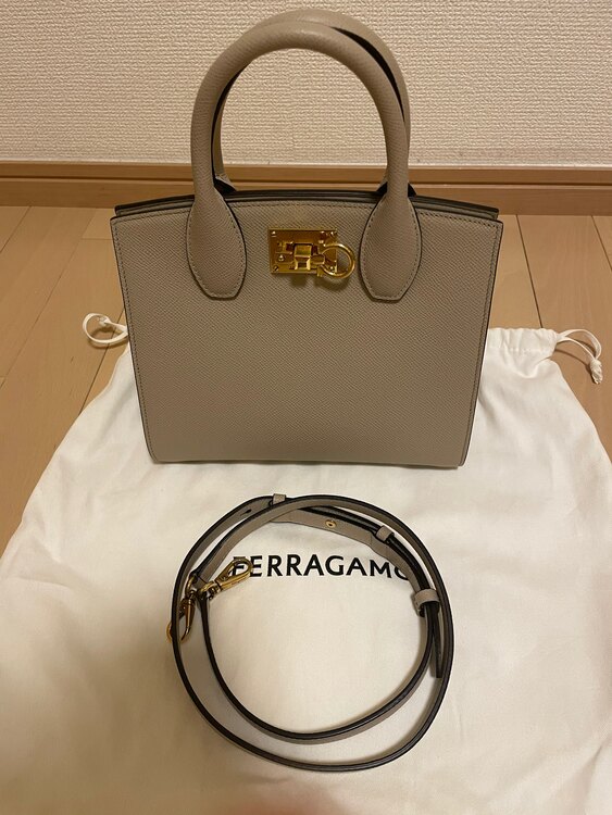 フェラガモ  （ブランドバッグ）の商品画像 - 査定依頼日：2025年2月26日 - 最高査定価格：49,000円