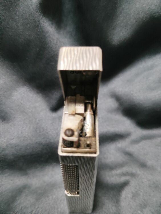 dunhillライター　シルバー（喫煙具）の商品画像 - 査定依頼日：2025年10月15日 - 最高査定価格：6,000円