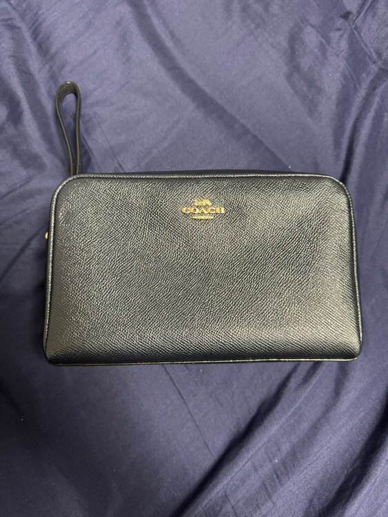 ポーチ（ブランド財布・小物）の商品画像 - 査定依頼日：2025年1月5日 - 最高査定価格：800円