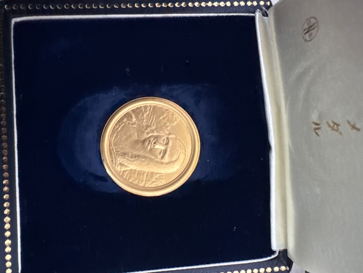 1974年モナリザ記念メダル（金・貴金属）の商品画像 - 査定依頼日：2026年4月19日 - 最高査定価格：800,000円