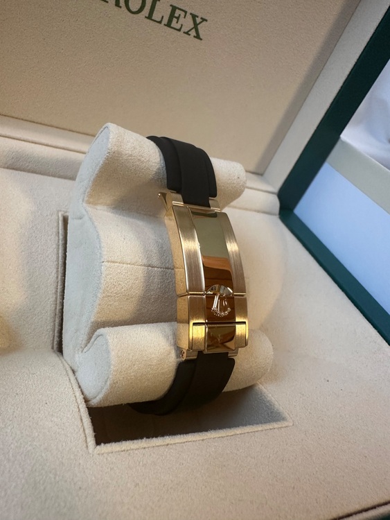 ロレックス デイトナ 116518l（高級時計）の商品画像 - 査定依頼日：2025年10月12日 - 最高査定価格：6,000,000円