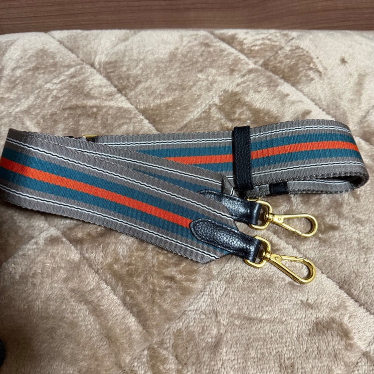 型番：1BA411 素材：VITELLO PHENIX（ヴィッテロ・フェニックス） カラー：NERO（ブラック） サイズ表記：TU 商品コード：1BA411 2EBK F0002（ブランドバッグ）の商品画像 - 査定依頼日：2026年9月27日 - 最高査定価格：100,000円