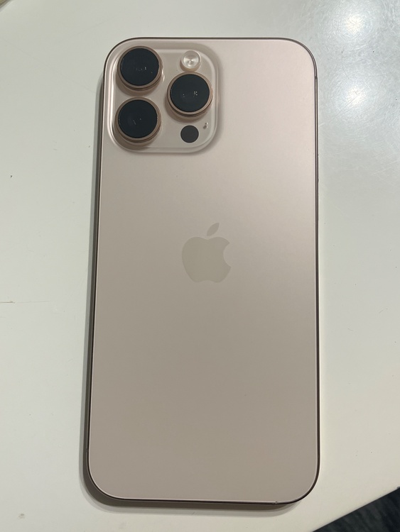 iPhone iPhone 16 Pro Max 256GB SIMフリー（スマホ）の商品画像 - 査定依頼日：2026年8月29日 - 最高査定価格：129,000円