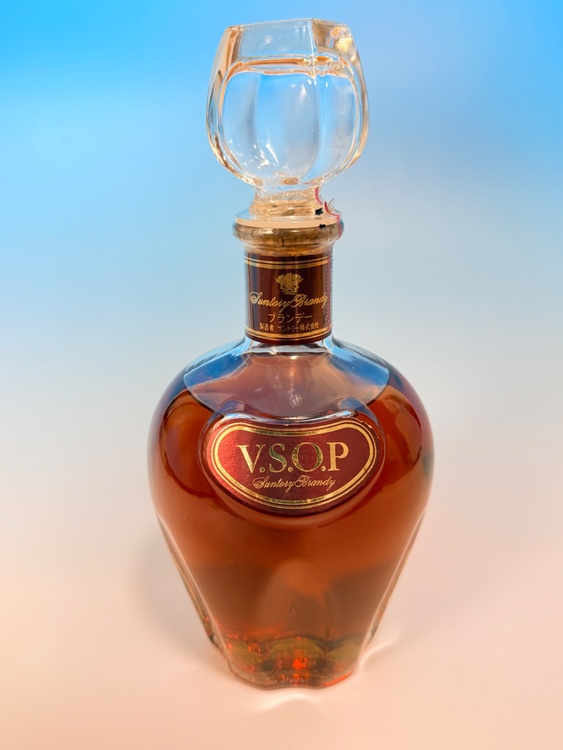 ヘネシーVSOP２本(一つは箱あり)、ジョニーウォーカーブルーラベル(箱未開封)、サントリーVSOP、小瓶でサントリー響、山崎、ROYAL、Cristal head VODKA(箱あり)他、計12本（お酒）の商品画像 - 査定依頼日：2026年10月6日 - 最高査定価格：31,100円