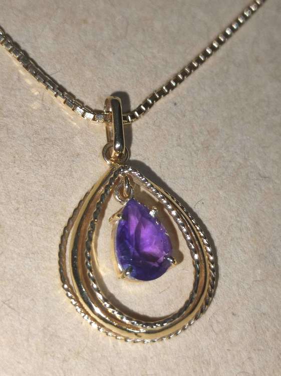 アメジストペンダント　K18チェーンネックレス（金・貴金属）の商品画像 - 査定依頼日：2023年2月25日 - 最高査定価格：20,000円