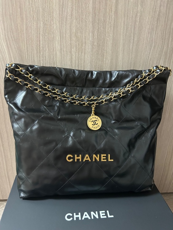 CHANEL22ブラック　ミディアムサイズ　ゴールド金具（ブランドバッグ）の商品画像 - 査定依頼日：2026年5月24日 - 最高査定価格：1,100,000円