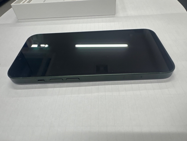 iPhone iPhone 13 128GB Softbank（スマホ）の商品画像 - 査定依頼日：2026年9月15日 - 最高査定価格：35,500円
