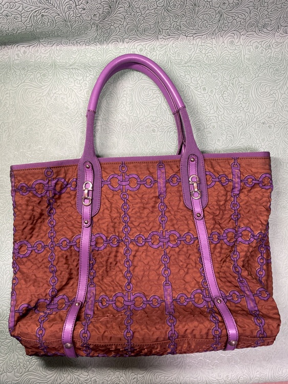 フェラガモ  （ブランドバッグ）の商品画像 - 査定依頼日：2026年3月3日 - 最高査定価格：5,000円