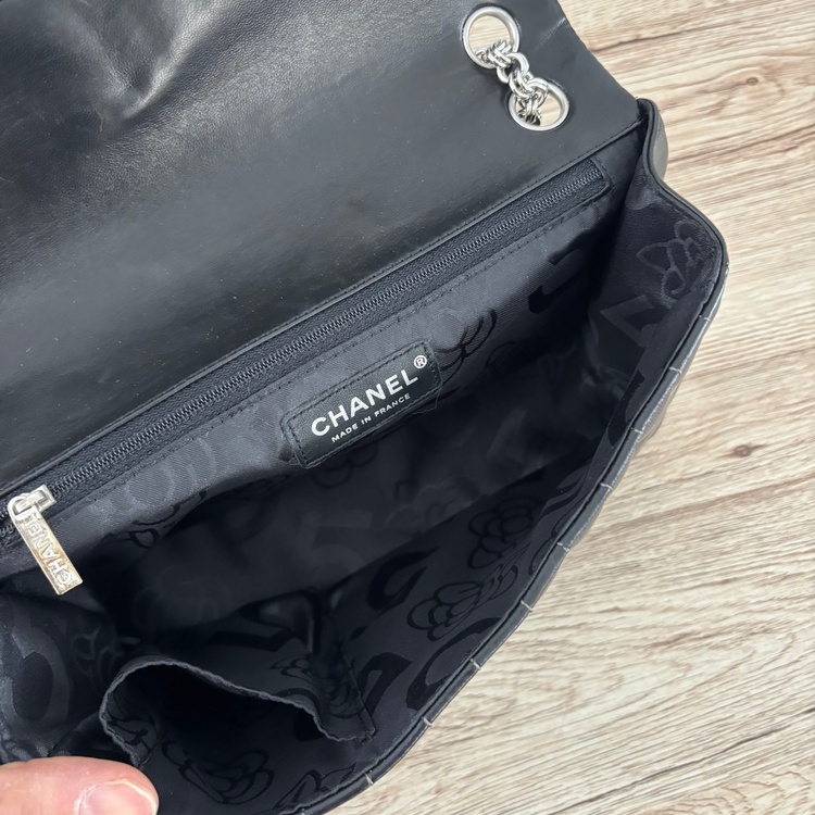 マドモアゼルチェーンショルダー（ブランドバッグ）の商品画像 - 査定依頼日：2026年1月31日 - 最高査定価格：230,000円