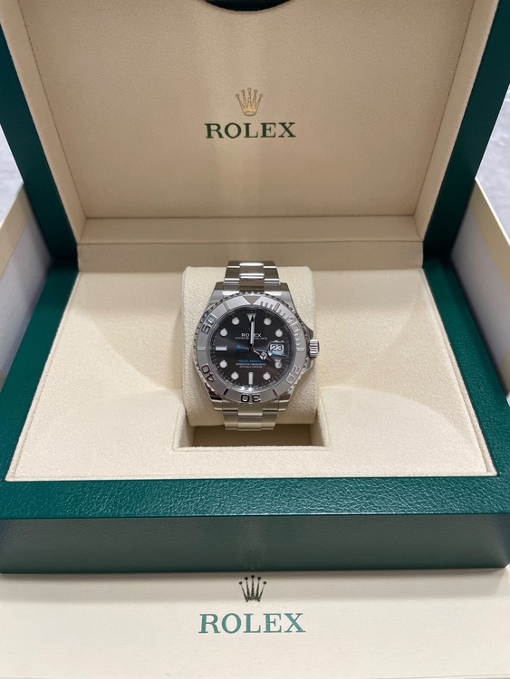 ヨットマスター　スレート40（高級時計）の商品画像 - 査定依頼日：2025年10月3日 - 最高査定価格：2,200,000円