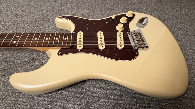Fender Limited Edition American Showcase（ピアノ・楽器・PA機材）の商品画像 - 査定依頼日：2026年5月4日 - 最高査定価格：160,000円