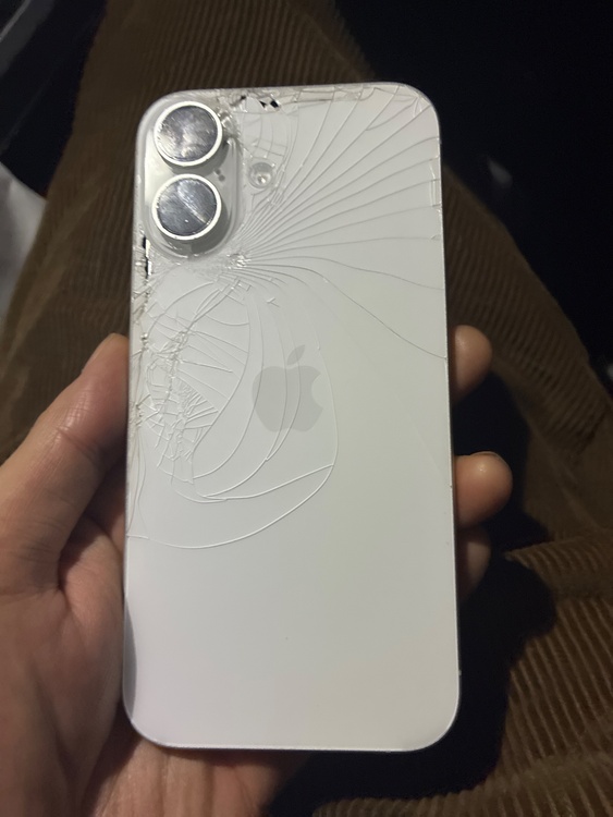 アイホン16・ホワイト・ジャンク品（スマホ）の商品画像 - 査定依頼日：2026年2月22日 - 最高査定価格：45,000円