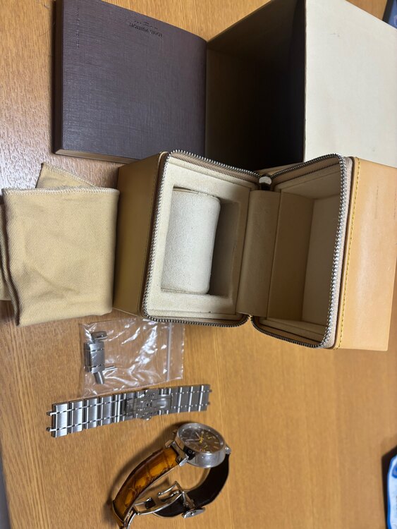 その他 その他 ルイヴィトンタンブールQ1122（高級時計）の商品画像 - 査定依頼日：2025年2月26日 - 最高査定価格：130,000円