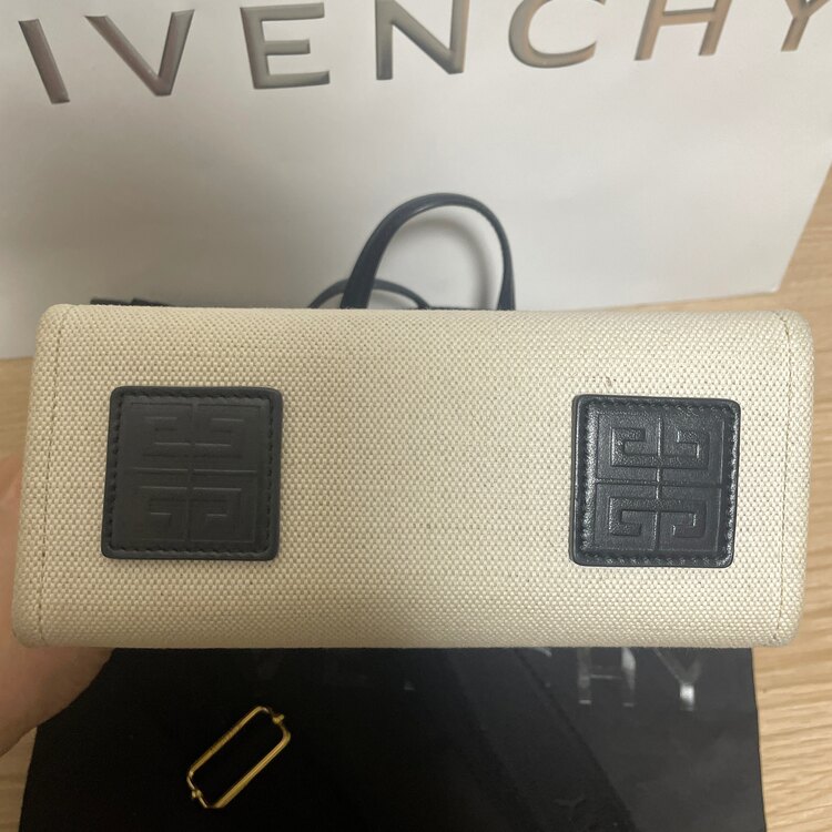 ジバンシィ  （ブランドバッグ）の商品画像 - 査定依頼日：2024年12月8日 - 最高査定価格：45,000円