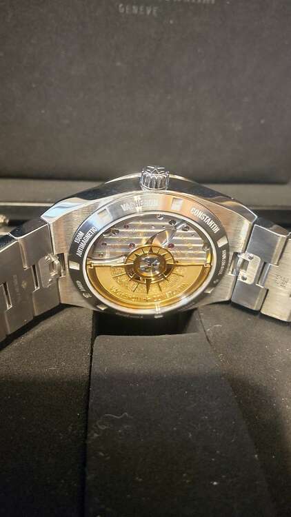 ヴァシュロン コンスタンタン オーヴァーシーズ 4500 110a-B483（高級時計）の商品画像 - 査定依頼日：2024年12月24日 - 最高査定価格：3,350,000円