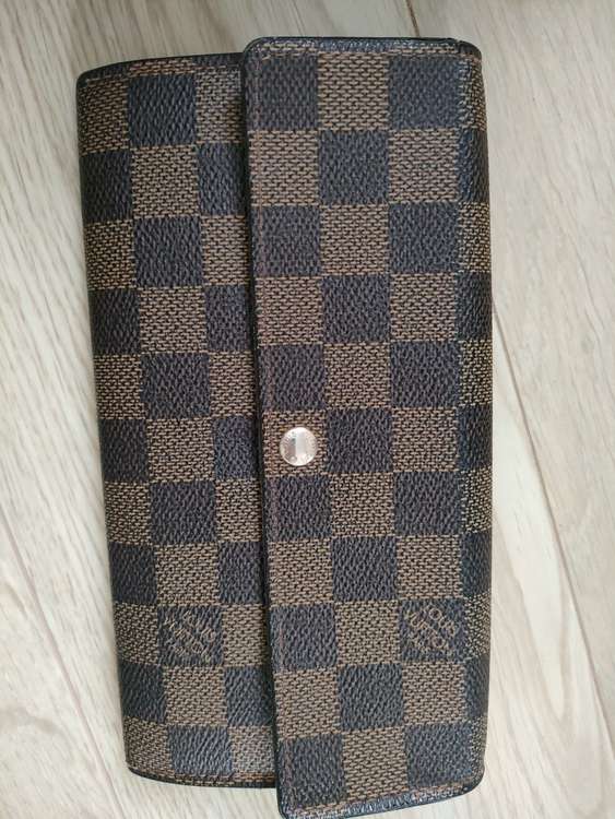 長財布（ブランドバッグ）の商品画像 - 査定依頼日：2022年8月25日 - 最高査定価格：10,000円