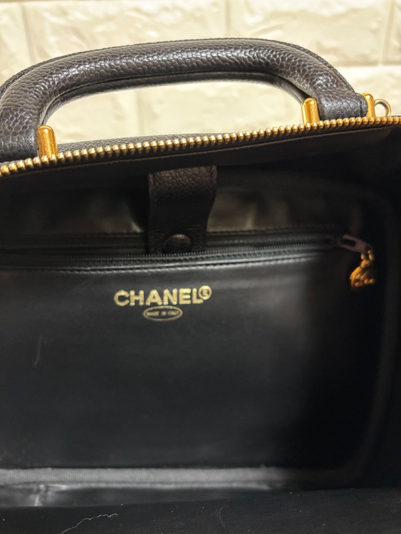 シャネル バニティ ハンドバッグ ココマーク キャビアスキン ブラック（ブランドバッグ）の商品画像 - 査定依頼日：2025年11月15日