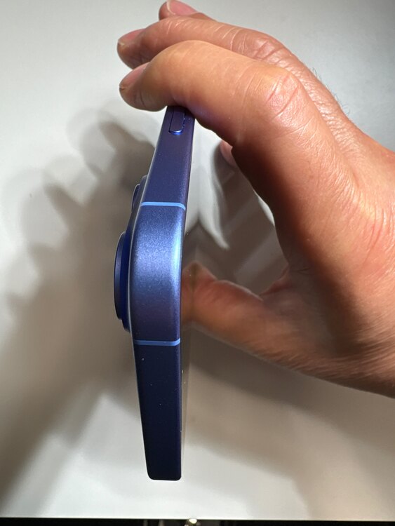 MYDU3J/A（スマホ）の商品画像 - 査定依頼日：2025年4月26日 - 最高査定価格：72,000円