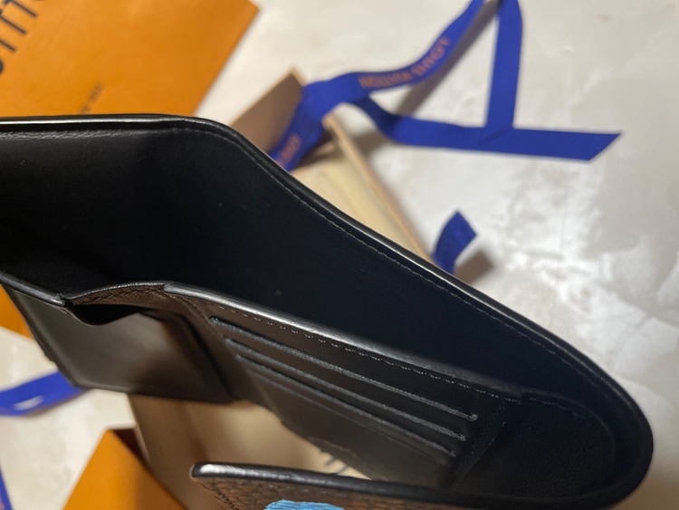 M81963　ルイヴィトンヤヨイ クサマ  ポルトフォイユ  カプシーヌ コンパ（ブランド財布・小物）の商品画像 - 査定依頼日：2025年12月24日 - 最高査定価格：18,000円