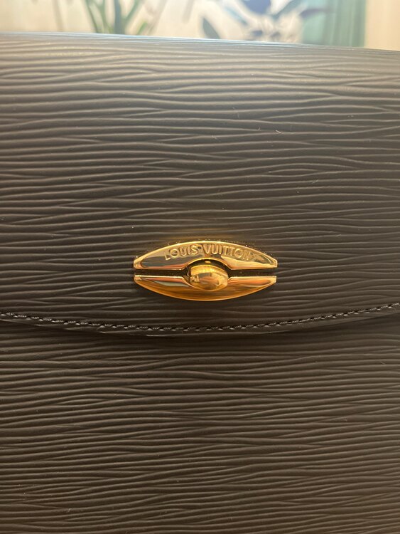 ルイヴィトン エピ （ブランドバッグ）の商品画像 - 査定依頼日：2025年4月2日 - 最高査定価格：50,000円