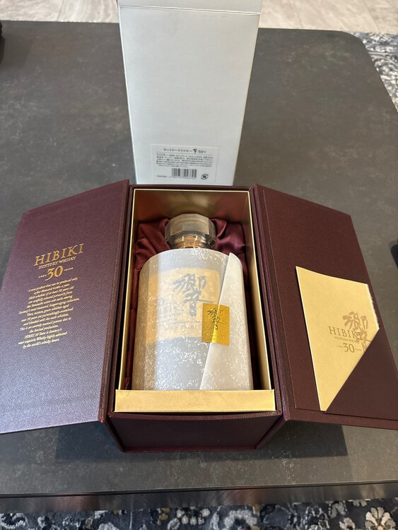 ウイスキー サントリー響 （お酒）の商品画像 - 査定依頼日：2025年1月15日 - 最高査定価格：541,000円