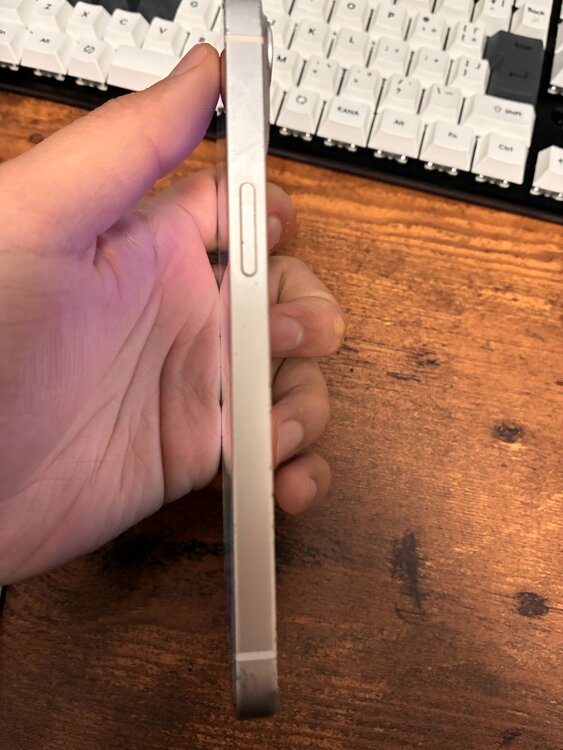 iPhone 13 128GB SIMフリー（スマホ）の商品画像 - 査定依頼日：2026年3月6日 - 最高査定価格：28,000円