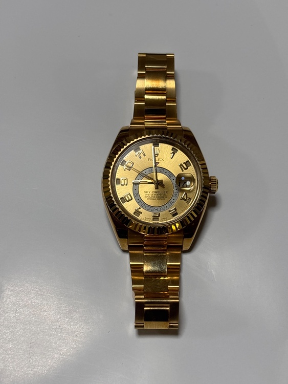ロレックス スカイドゥエラー 32693（高級時計）の商品画像 - 査定依頼日：2025年12月21日 - 最高査定価格：6,200,000円