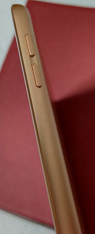 iPad 第8世代（PC・タブレット）の商品画像 - 査定依頼日：2025年11月12日 - 最高査定価格：3,000円