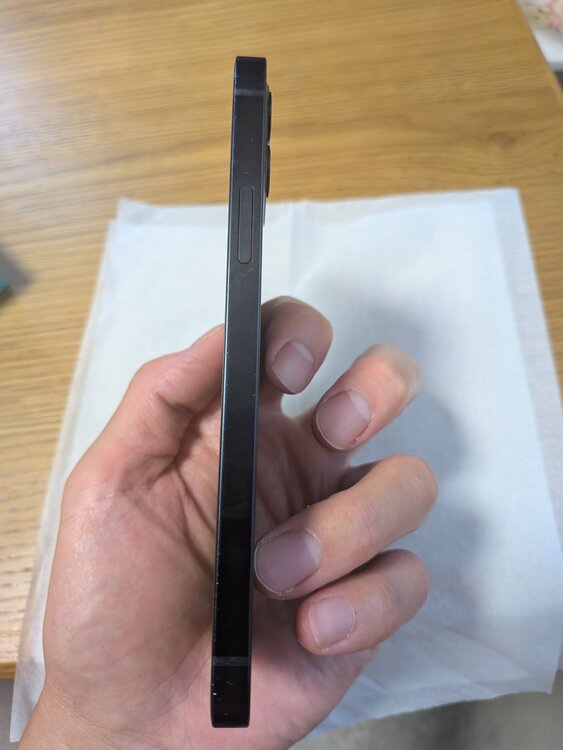iPhone iPhone 12 64GB SIMフリー（スマホ）の商品画像 - 査定依頼日：2026年7月16日 - 最高査定価格：16,000円
