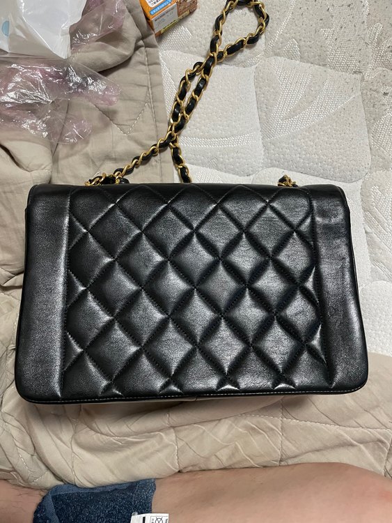 CHANEL ショルダーバッグ マトラッセ ダイアナフラップ（ブランドバッグ）の商品画像 - 査定依頼日：2022年9月4日 - 最高査定価格：380,000円