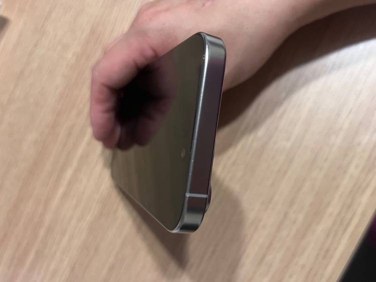 iPhone16pro256GBNaturalTitanium（スマホ）の商品画像 - 査定依頼日：2025年10月12日 - 最高査定価格：110,000円