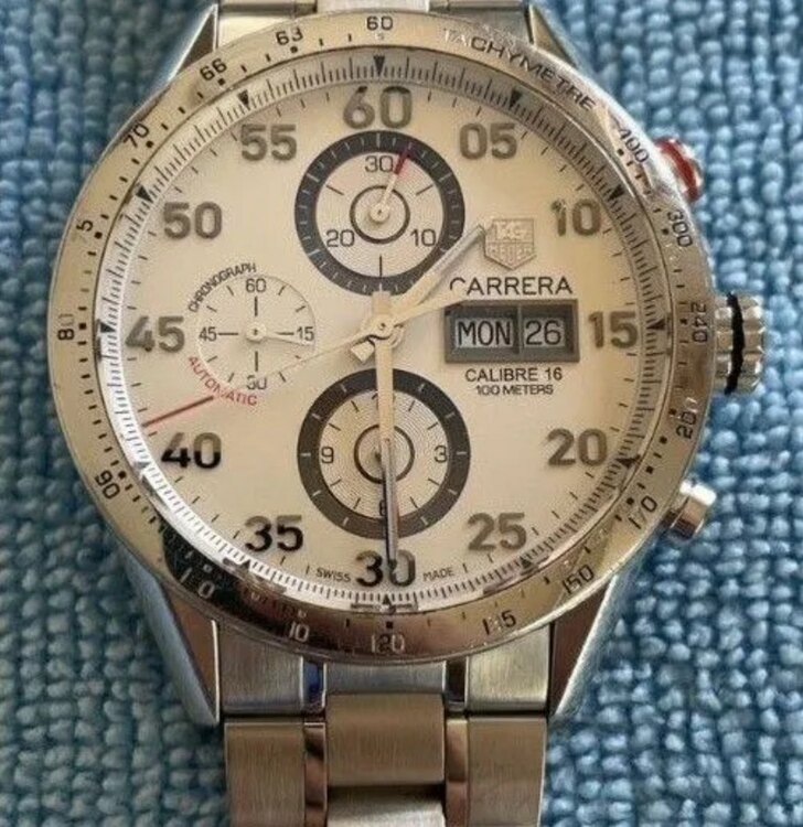 タグホイヤー カレラ CA2V11.EEL※※（高級時計）の商品画像 - 査定依頼日：2025年3月29日 - 最高査定価格：300,000円