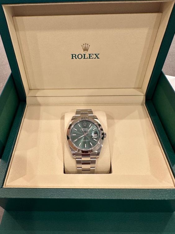 126300-0019 ミントグリーン（高級時計）の商品画像 - 査定依頼日：2025年10月2日 - 最高査定価格：1,050,000円