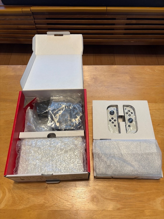 Nintendo  Switch 有機ELモデル（ゲーム機本体・ゲームソフト）の商品画像 - 査定依頼日：2025年12月16日 - 最高査定価格：15,500円