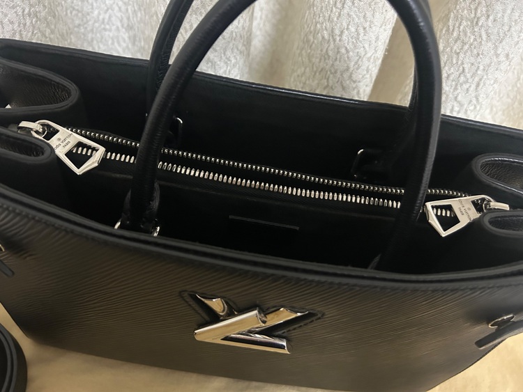 ツイストトート（ブランドバッグ）の商品画像 - 査定依頼日：2025年10月1日 - 最高査定価格：200,000円
