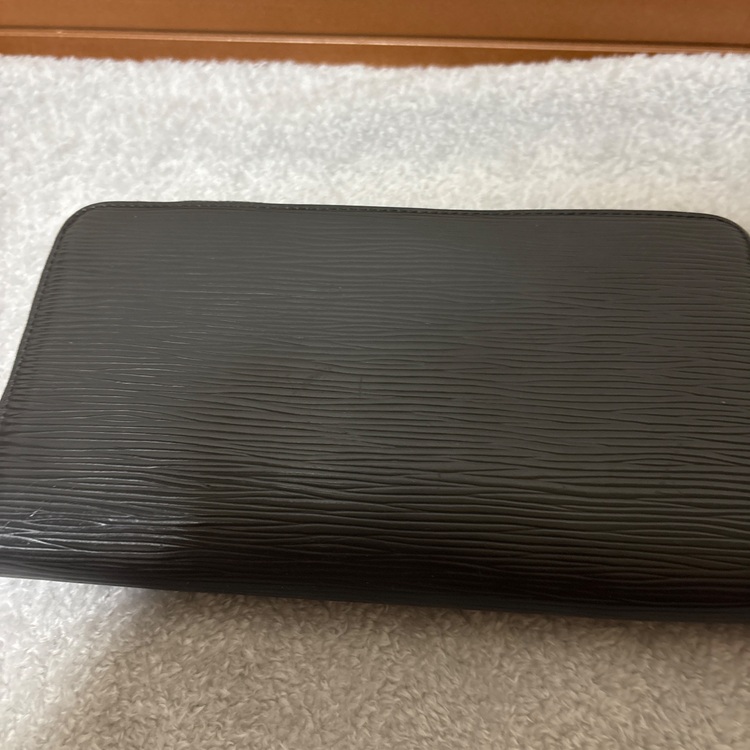 ジッピーウォレットヴェルティカルエピ（ブランド財布・小物）の商品画像 - 査定依頼日：2025年8月28日 - 最高査定価格：15,000円