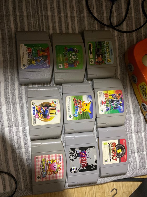 ピカチュウNINTENDO64 オレンジ&イエロー（ゲーム機本体・ゲームソフト）の商品画像 - 査定依頼日：2023年3月7日 - 最高査定価格：6,570円