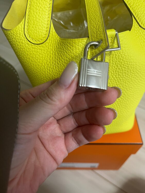 ピコタンロック18（ブランドバッグ）の商品画像 - 査定依頼日：2025年4月19日 - 最高査定価格：800,000円