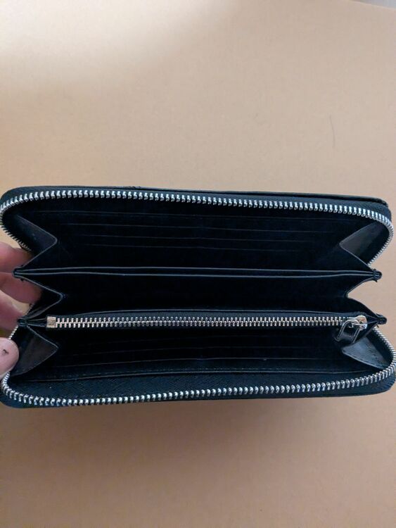 プラダ  （ブランドバッグ）の商品画像 - 査定依頼日：2025年10月24日 - 最高査定価格：35,000円