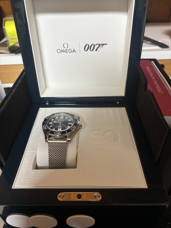 オメガ シーマスター ボンド60しゅうねんきね（高級時計）の商品画像 - 査定依頼日：2025年7月17日 - 最高査定価格：950,000円