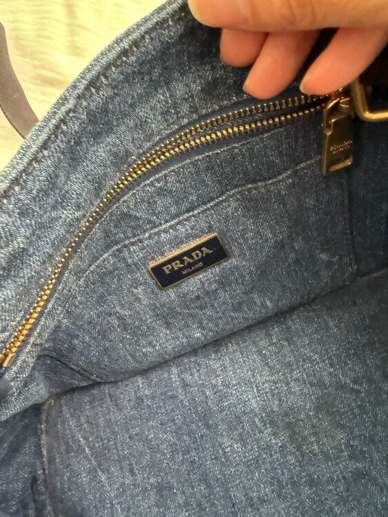 プラダ カナパ（ブランドバッグ）の商品画像 - 査定依頼日：2025年5月29日 - 最高査定価格：80,000円
