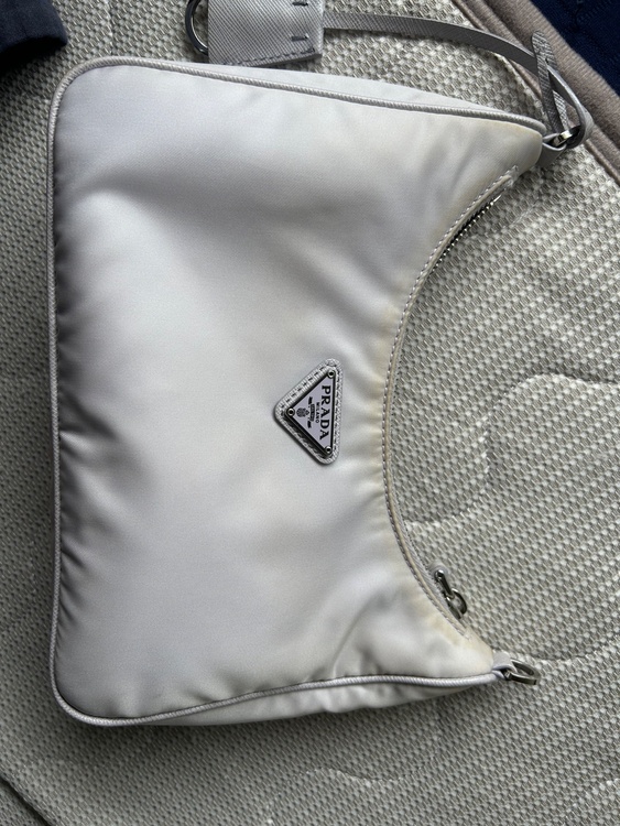 プラダ  （ブランドバッグ）の商品画像 - 査定依頼日：2026年1月6日 - 最高査定価格：130,000円